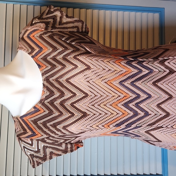 Roz & Ali Women’s Chevron Multi Color Midi Dress - Picture 3 of 12